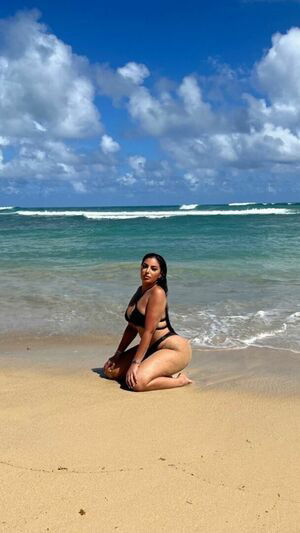 LaReina Shaw / https: / lareinasworld