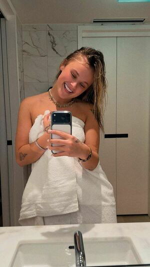 Jojo Siwa / anyuser / itsjojosiwa