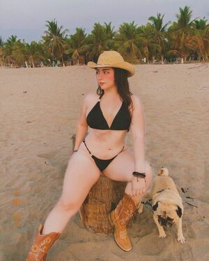 Abigail Calleja / Abigailcallejaa / abigailmac