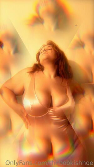 thebookishbee / thebookishhoe