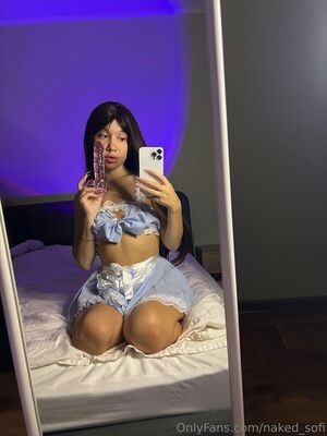 naked_sofi