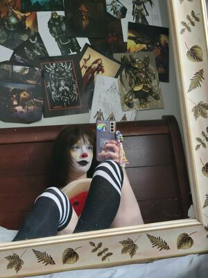 Crystal9955 / Dianalikesclowns / diana-likes-clowns / dianalikesclown / raunchy_couple / shinelikeasunflower