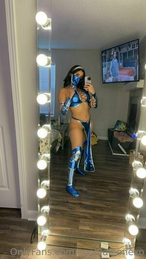 Sophia Leone / Sophialeonexo / sophialeonex / xosophialeone