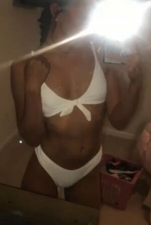 Callie Konopka / calliekonopka / mama.cals / naughtyyinlace