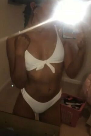 Callie Konopka / calliekonopka / mama.cals / naughtyyinlace