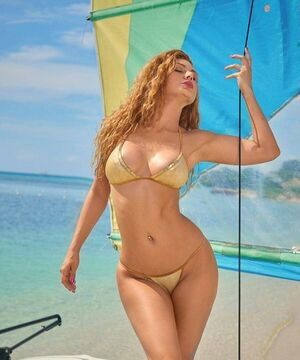 Marina Valmont / MarinaValmont