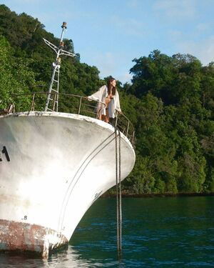 Elayna Carausu / Sailing La Vagabonde / elayna.carausu