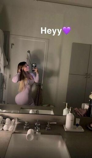 Lindsay Capuano / Lindsay_capuano / lindsaycapuano