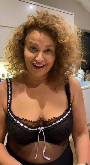 Nadia Sawalha / nadiasawalha