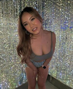Hmong Lysia Lee / lysia_lee