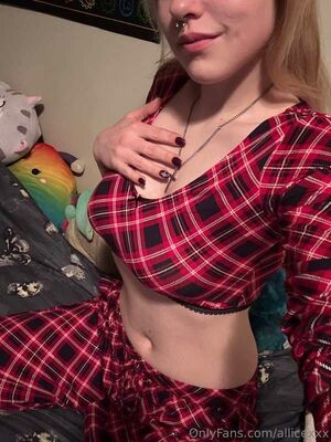 alicekaushikofficial / allicexxx / mushromwhore420