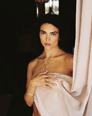 Kyra Santoro / kyrasantoro