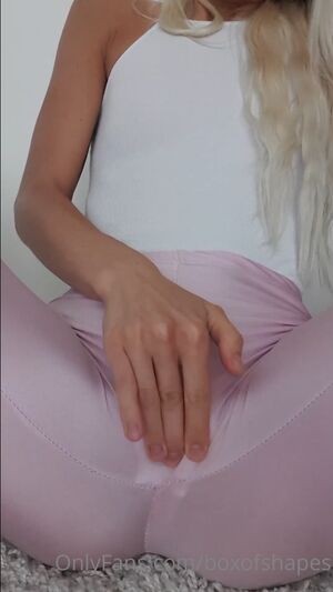 BoxofShapes / Noasanayogagirl / VIPBoxofShapes / box.of.shapes