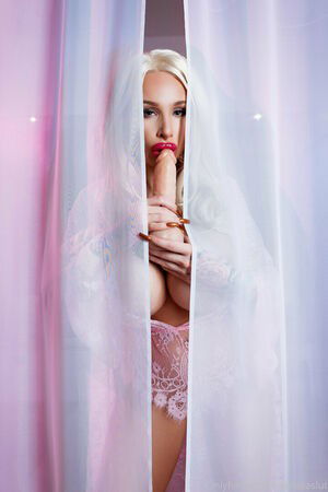 sophieaslut / sophieasuccess_fanpage