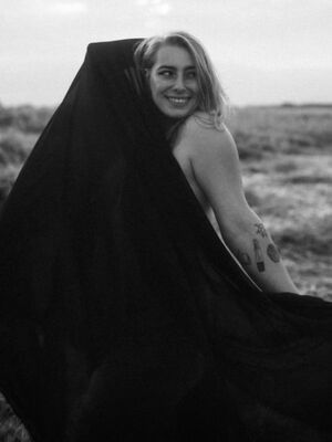 Blondinbelka / Natasha Rey / blondebleak