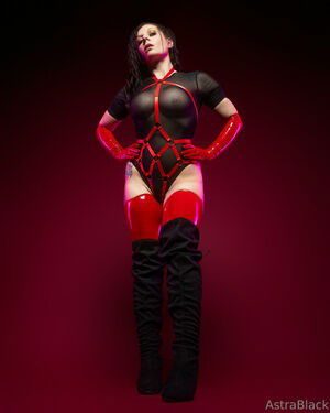 astra.black_makes.magic / astra_black