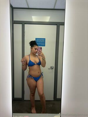 melaniaagianna / melaniagiannaa