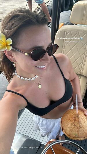 Charlotte Sine / CharlotteSinee / charlottesiine