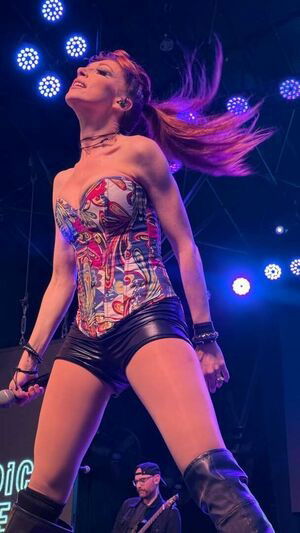 Lisa Foiles / LisaFoilesOfficial / lisafoiles