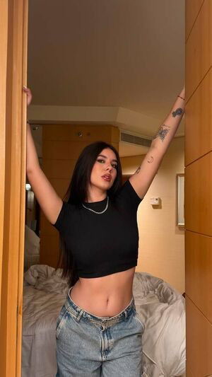 Carla Evellyn / icarlaevellyn