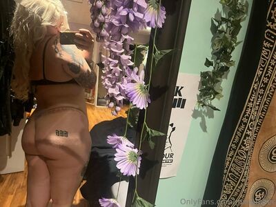 Roxi Amber / roxiiamber