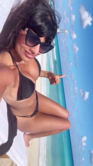 Jameela Jamil / jameelajamil