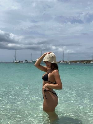 Isa Brunelli aka isabrunellii / isabrunellii