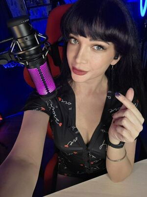 dorothyhubert / ellielai / vellialai