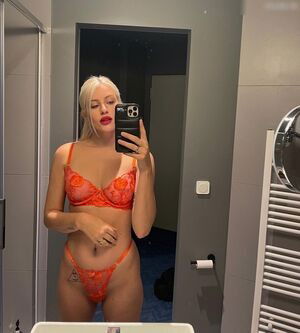 Blondyqueen69 / Chloe Verhagen / blondyqueen / verhagen