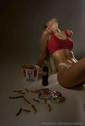 Victoria Martins / vic_marts / victoriamartinnss / victoriamatrix / victoriamoonn