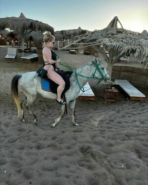 holly.evans18 / hollyevansof / hollyevansx