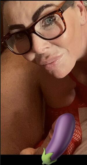 Lea Walker / leawalkerofficial / officiallyleawalker