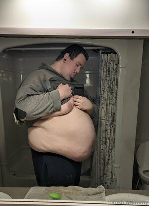 jumongdoingthangs / tomsbigtummy