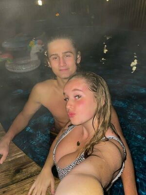 Hailey F / hail_to_the_art / little_hails_free