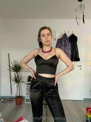 acidmelanie / akamelanie