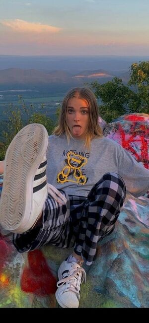 Phoebe Davis / flexingphoebs / phoebedavis