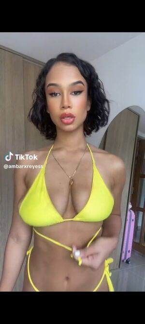 Ambar Reyess / ambar_reyess / ambarreyess / ambarreyesss