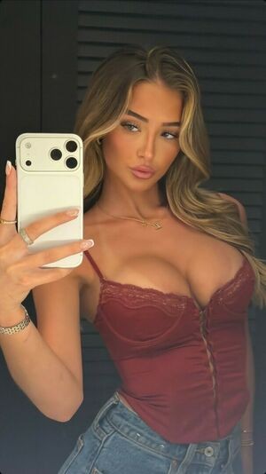 Ava Majury / ava.majury / avagracemajury / majuryavagrace