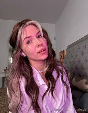 m.e_alexis / therealalexism_