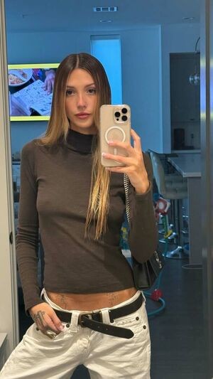 itsleahblack / itsleaheslava
