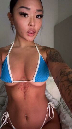 Lily.powell / Lilypowpow / lily_powell