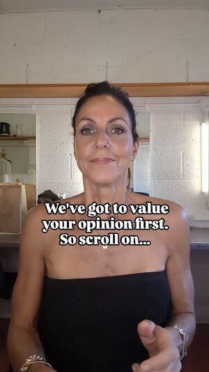 Julia Bradbury / Showing Breasts / therealjuliabradbury