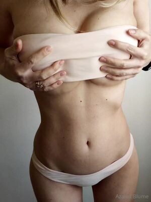 azaleablume / theazaleabloom