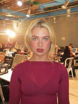 Anais Gallagher / gallagher_anais