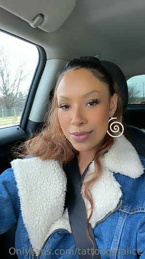 aliceaunaturale / tattoogirlalice