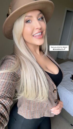 Emma Louise Jones / eljonesuk / emmyjones