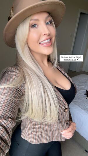 Emma Louise Jones / eljonesuk / emmyjones