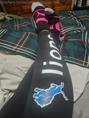 nichole_mayer_ / nichole_michigan_feet