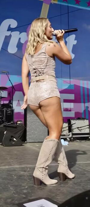 Ashley Cooke / theashleycooke