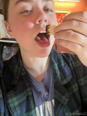 jackelinabonds / snackupjackie